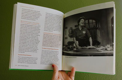 Julia's Kitchen Wisdom: Essential Techniques and Recipes from a Lifetime of Cooking, 2000 (Used)